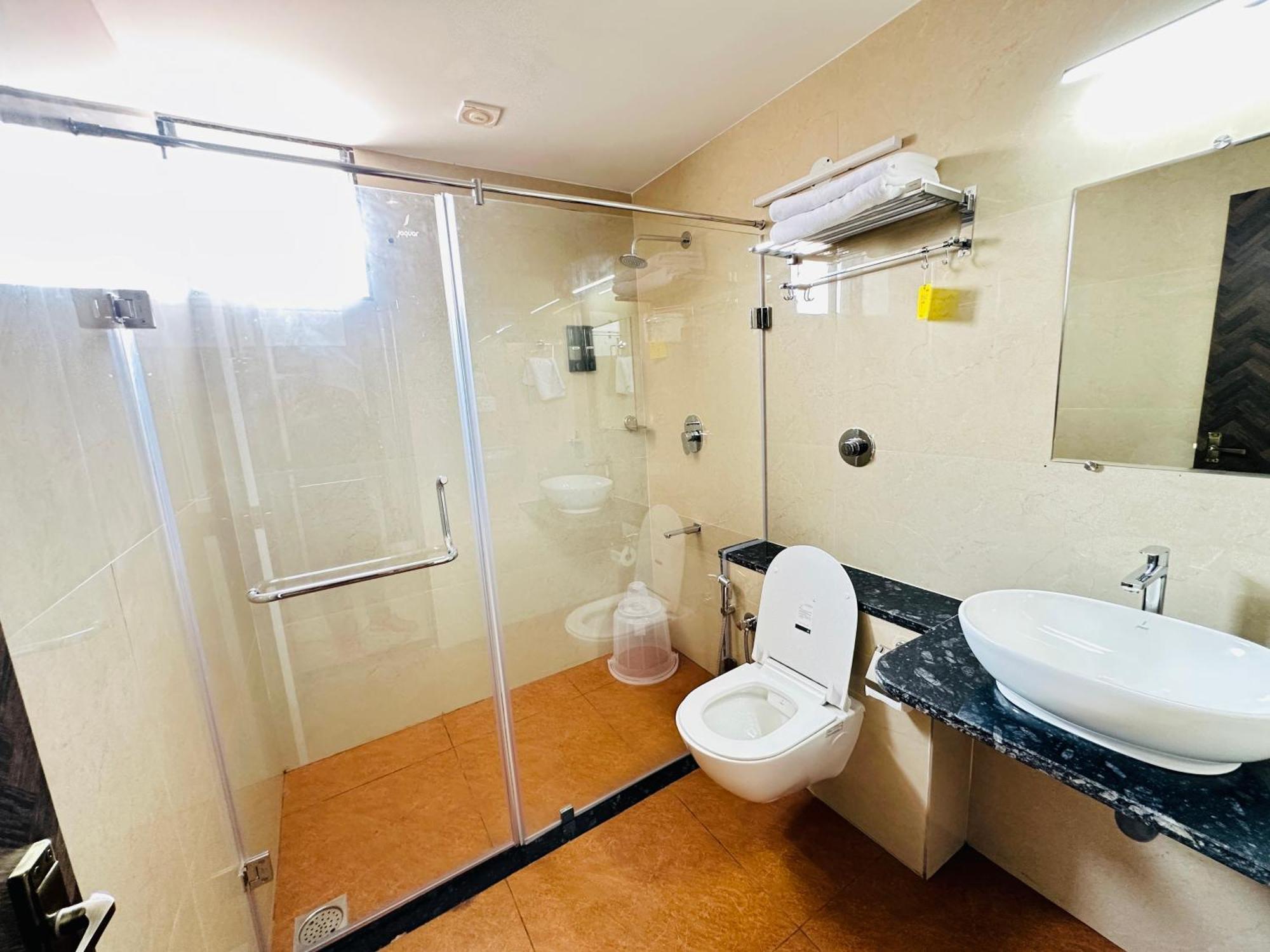 Shambhavi Hotel And Convention Centre Udupi Bagian luar foto