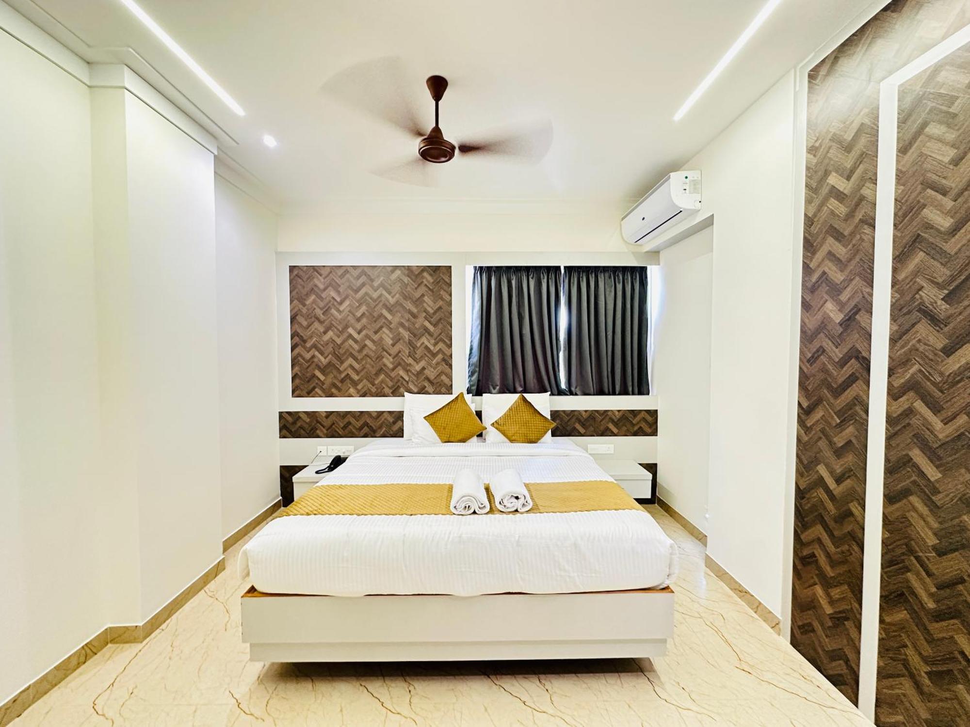 Shambhavi Hotel And Convention Centre Udupi Bagian luar foto